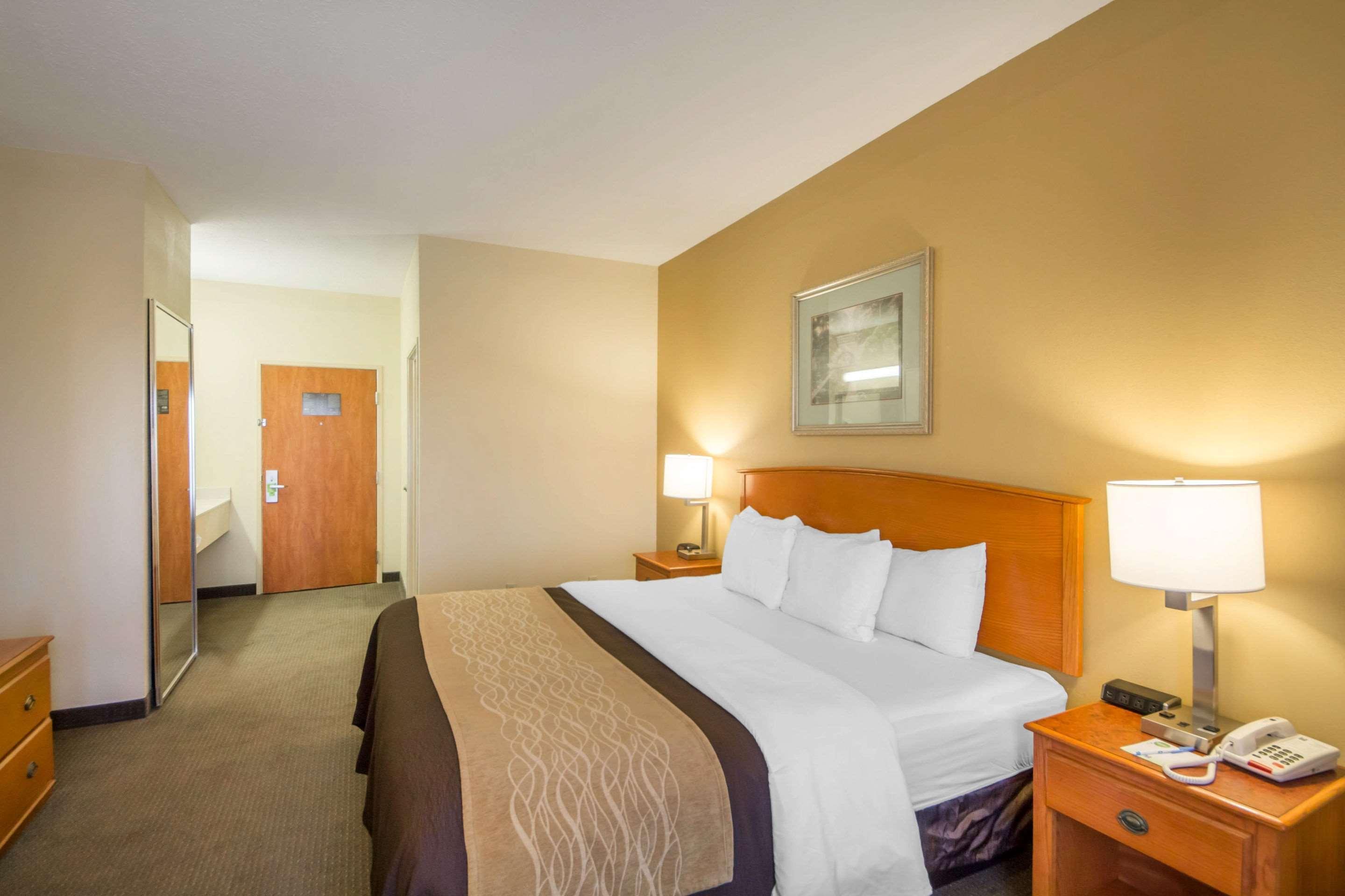 Quality Inn & Suites Midamerica Industrial Park Area Pryor Creek Esterno foto