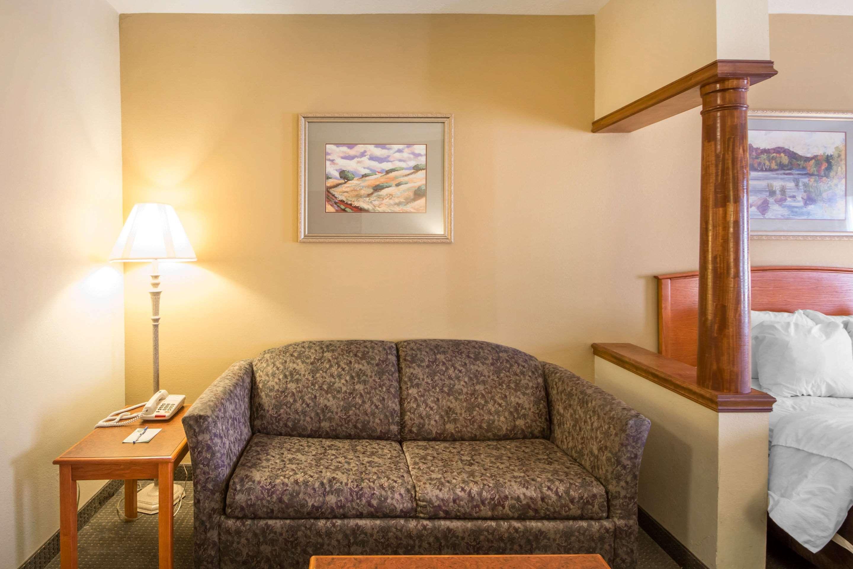 Quality Inn & Suites Midamerica Industrial Park Area Pryor Creek Esterno foto